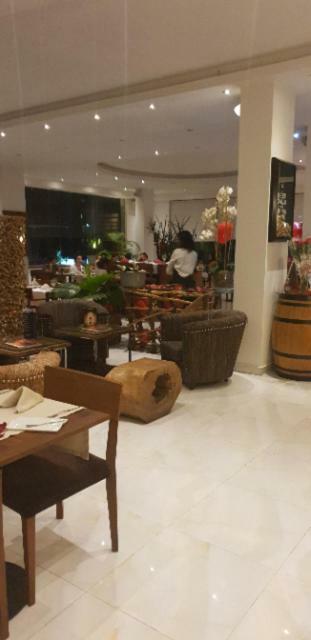 Hotel Bella Riva Киншаса Екстериор снимка