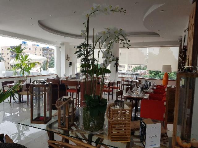 Hotel Bella Riva Киншаса Екстериор снимка